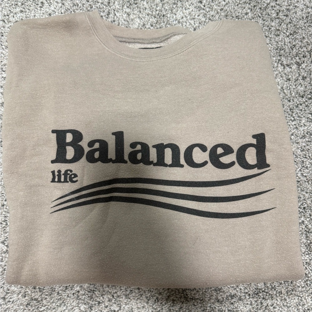 ellandemm balanced life sweatshirt M